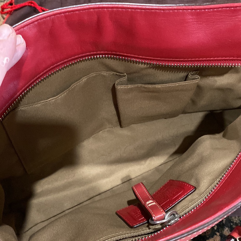 Beautiful red Coach handbag - Picture 4 of 7